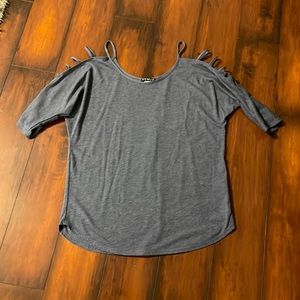 New without tags blue three quarter shirt